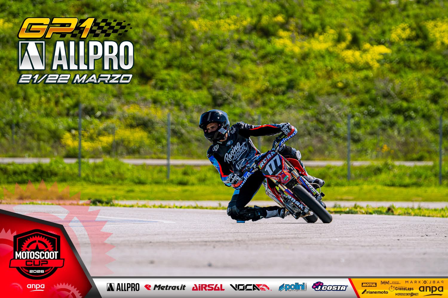 Roan Pit bike supermotard en la pista